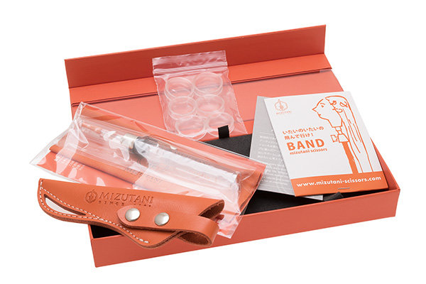 Ножницы для стрижки MIZUTANI DAMA SWORD 5.7" DAMASWORD05-57 Ножницы для стрижки MIZUTANI DAMA SWORD 5.7" DAMASWORD05-57