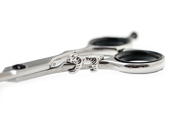 Брелок на ножницы Katachi "серебристый тигр" KM1 tiger Брелок на ножницы Katachi "серебристый тигр" KM1 tiger